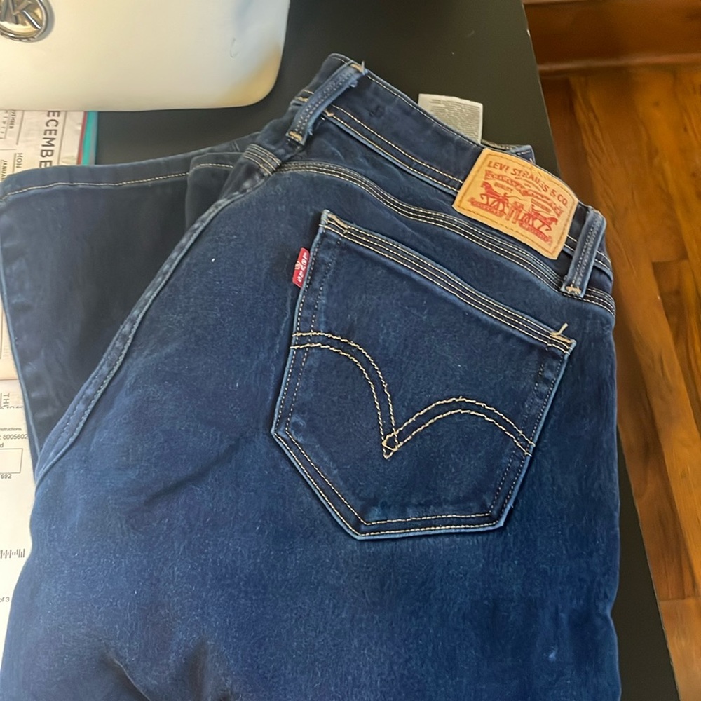 Levi jeans size 8-10 stretchy